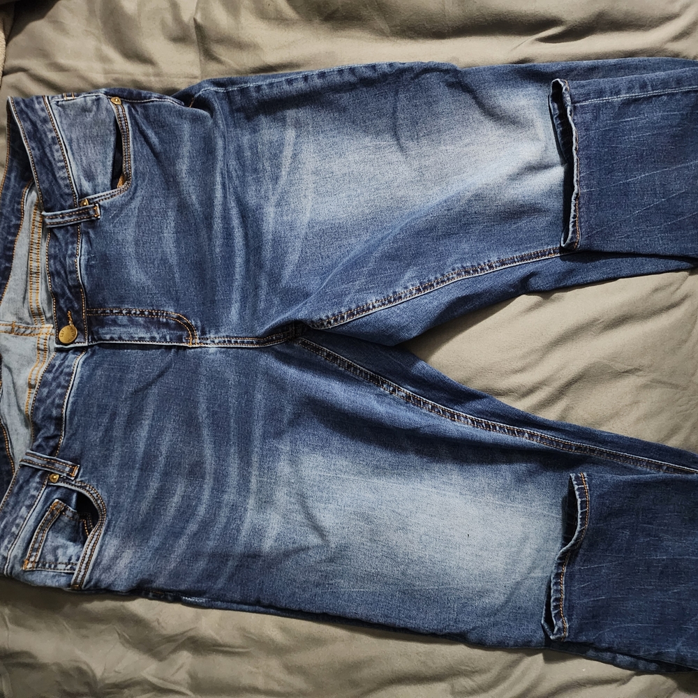 Woman's Skinny Blue Jeans